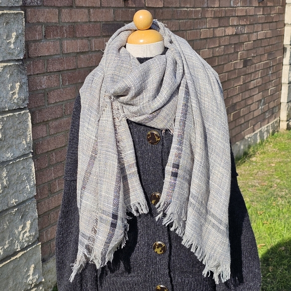 Steve Madden grey weave wrap/ scarf - Picture 2 of 7